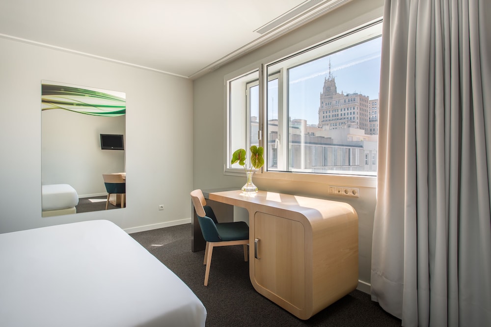 Executive Room - Photo 5