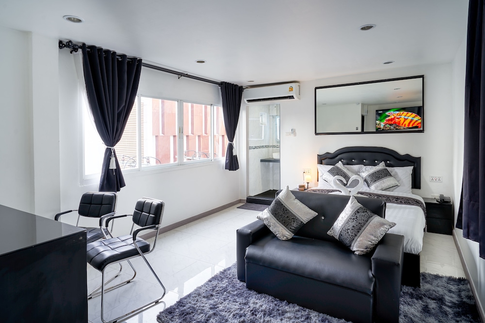 Executive Room, 1 Queen Bed, Non Smoking, City View