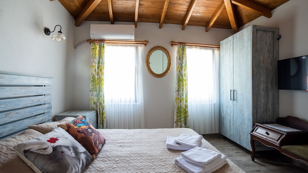 Standard Double Room, Garden View - Photo 1