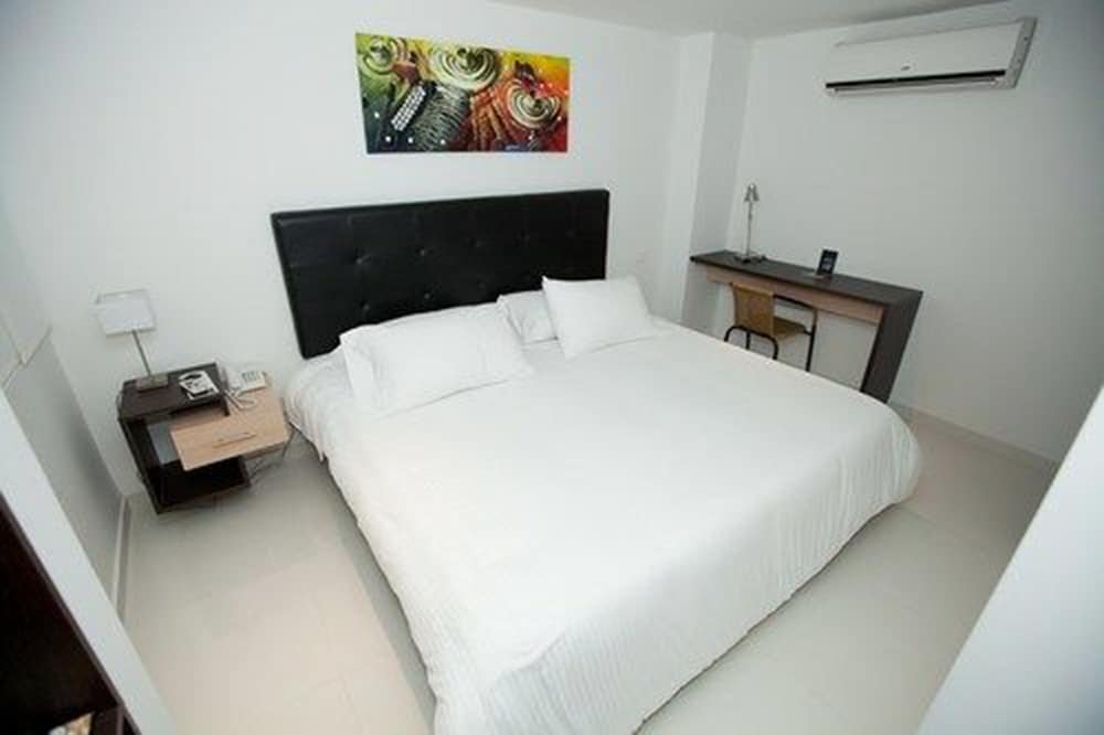Standard Room, 1 King Bed, Non Smoking photo 1