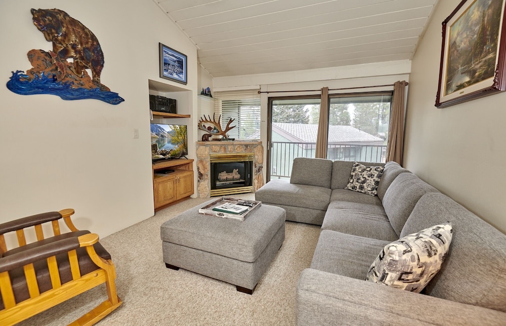 Condo, 2 Bedrooms