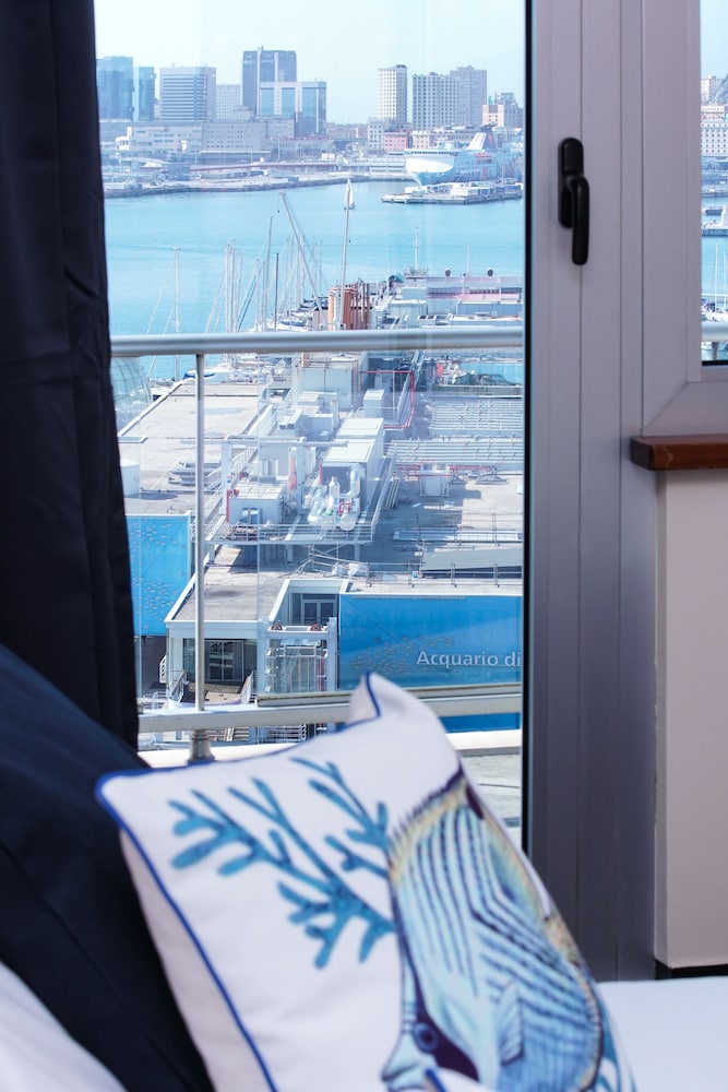 Basic Room, 1 Queen Bed, Non Smoking, Marina View photo 2