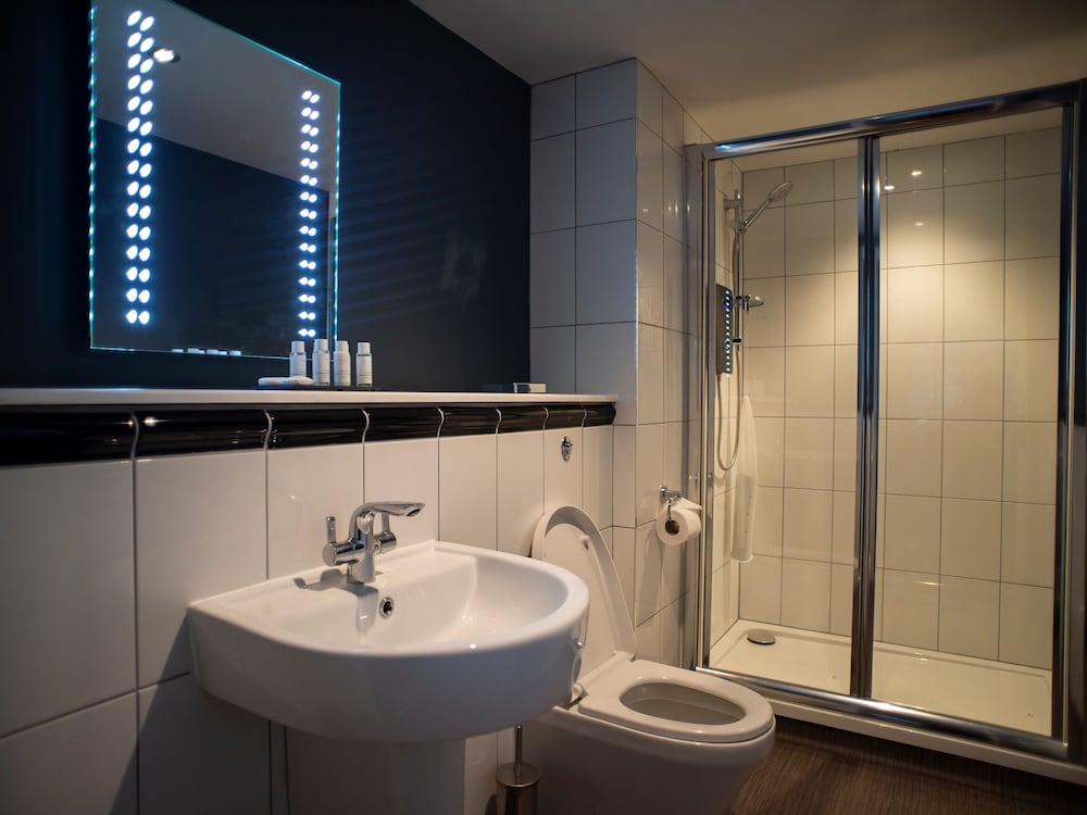 Classic Double Room, Ensuite - Photo 4