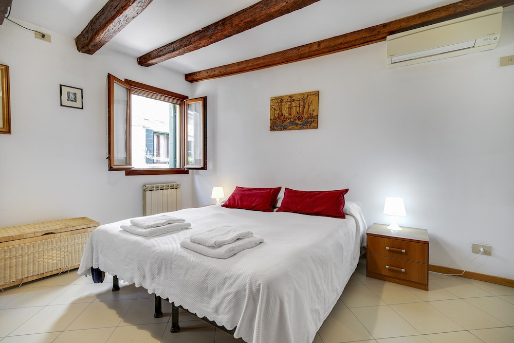 House, 2 Bedrooms, Kitchenette photo 3