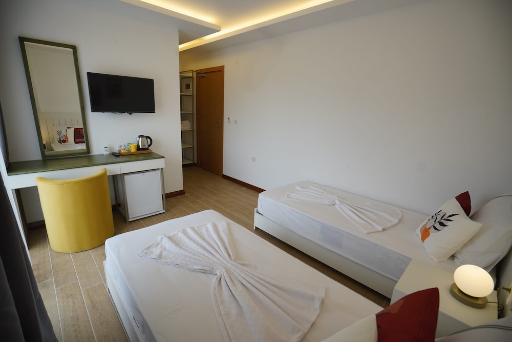 Double or Twin Room, Mountain View