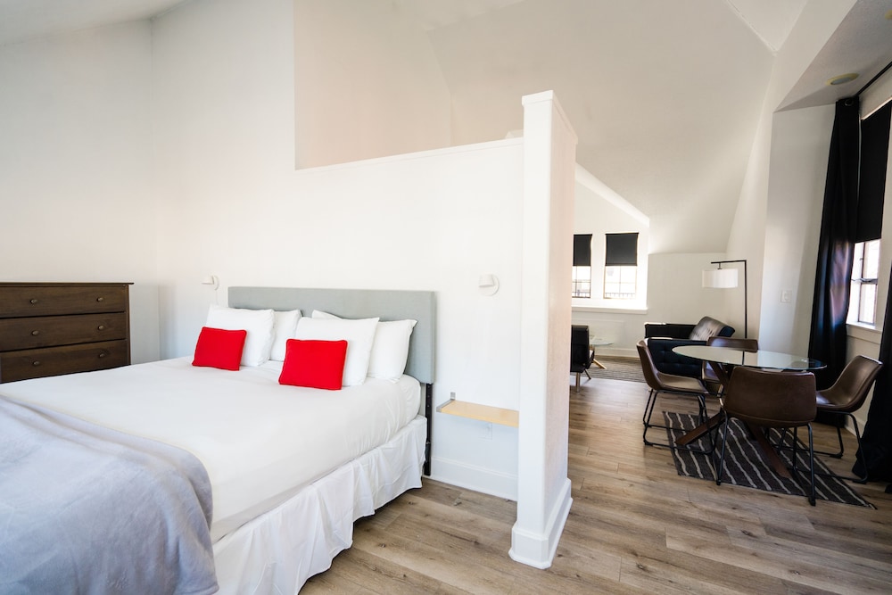 Premium Room, 1 King Bed with Sofa bed photo 1