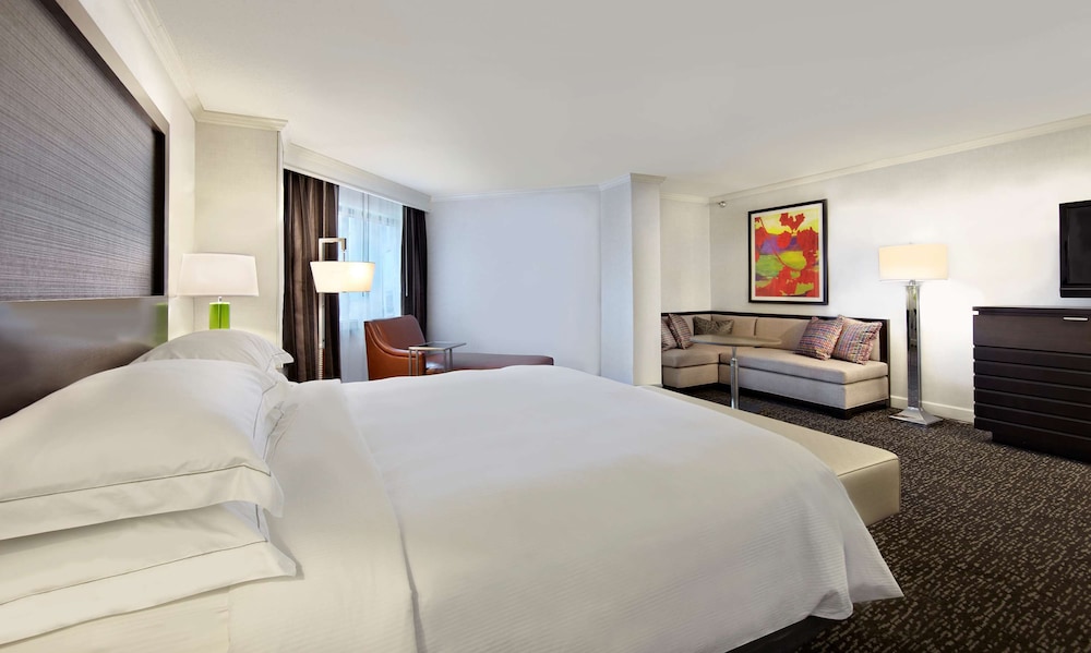 Junior Suite, 1 King Bed photo 3