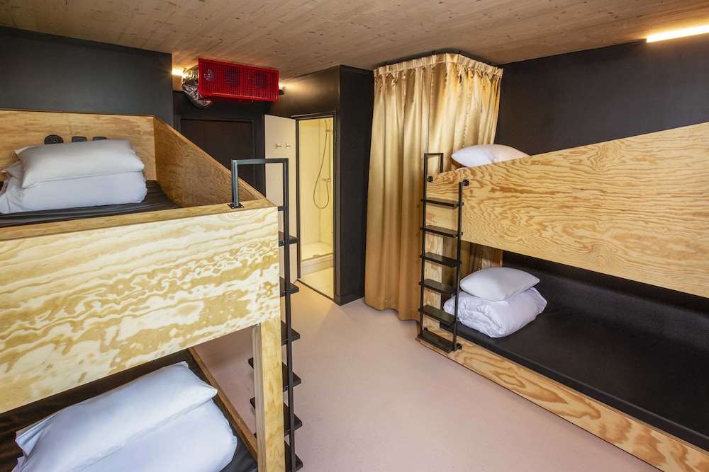 Private Ensuite Bedroom for 4 people - Photo 1
