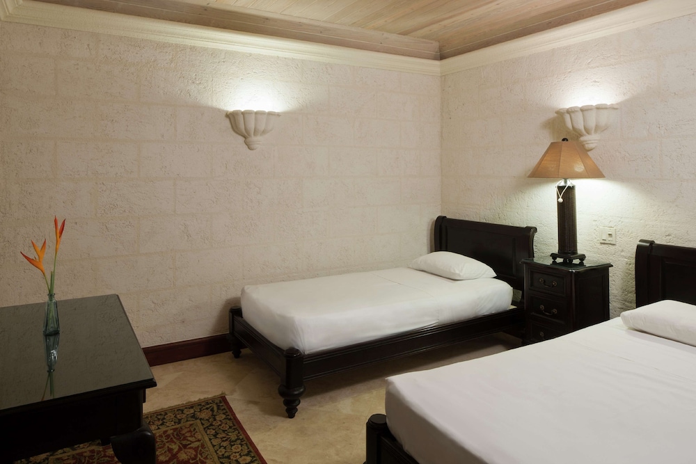 Deluxe Suite, 2 Bedrooms, Private Pool, Garden View - Photo 3