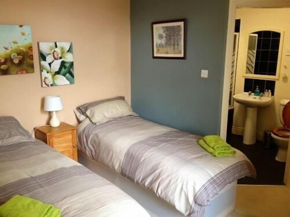Twin Room, Ensuite photo 3