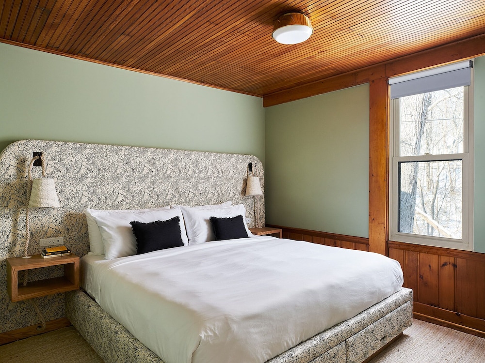 Cottage 13 - Queen w Twin Beds Upstairs