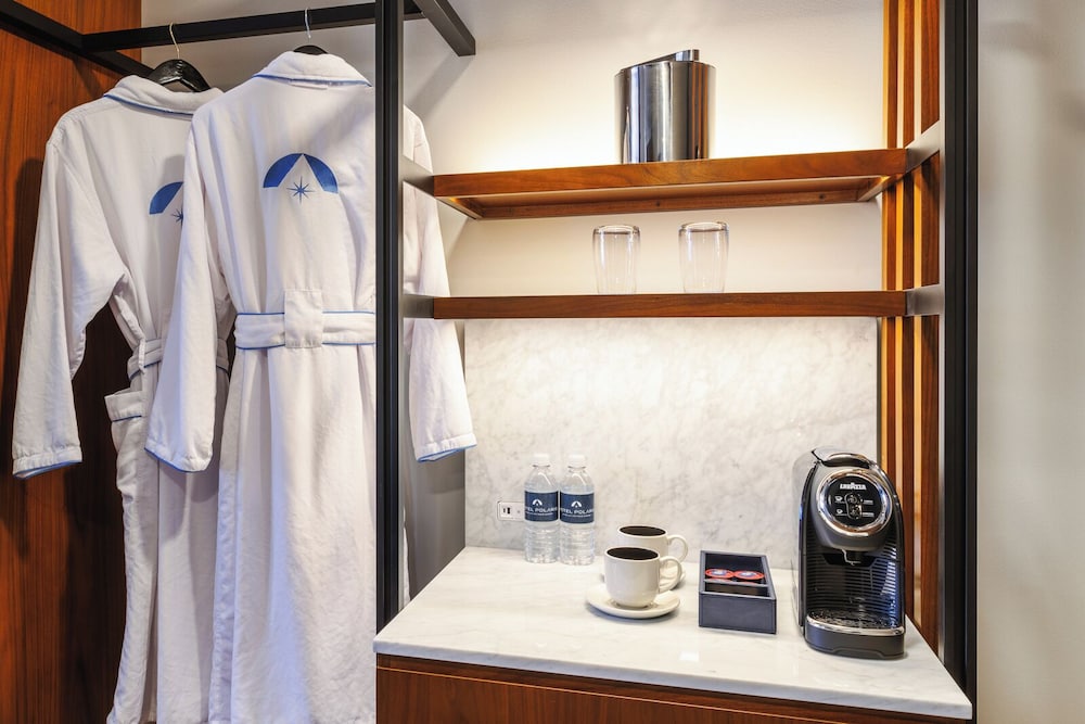 Suite, Mountain View (ADA) - Photo 17