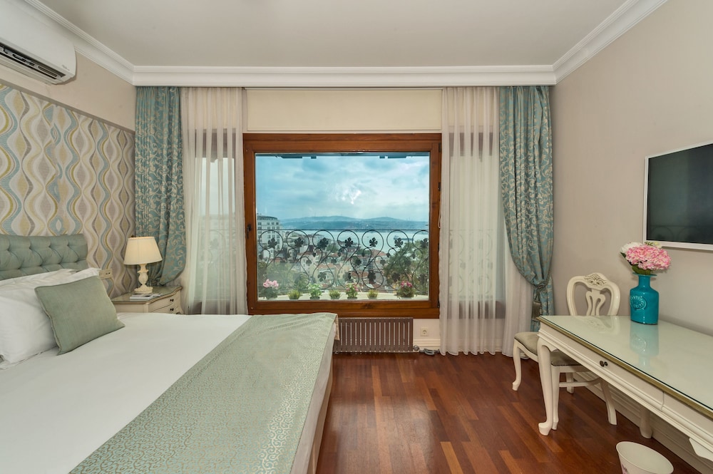 Deluxe Suite (with Bosphorus View) photo 3