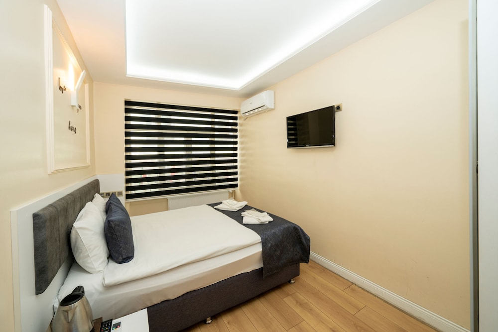Standard Double or Twin Room photo 1
