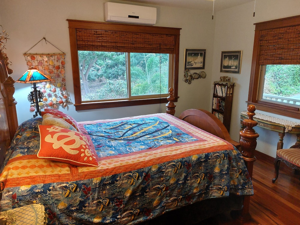 Queen Room (Ocean View, Private Bath)