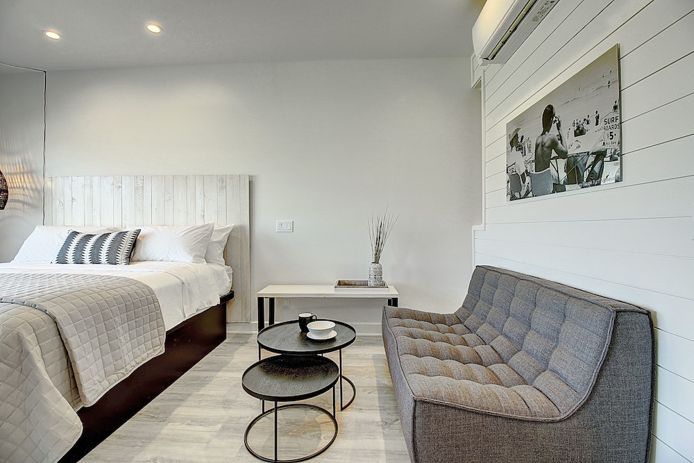 Standard Room, 1 King Bed with Sofa bed (Studio 1 Bath - King Bed & Sofa Bed)