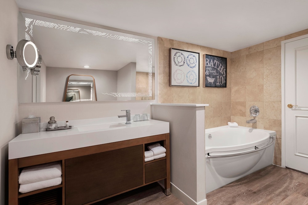 Junior Suite, 1 King Bed, Balcony - Photo 12