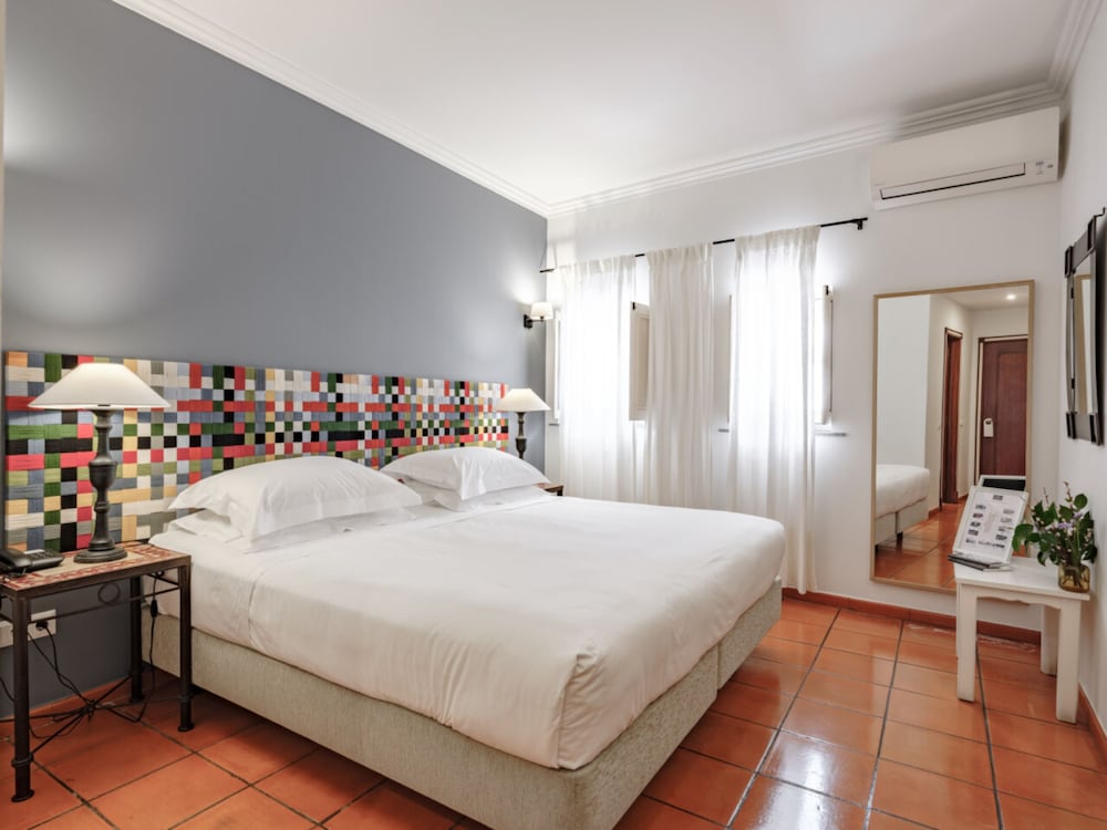 Classic Double or Twin Room - Photo 4