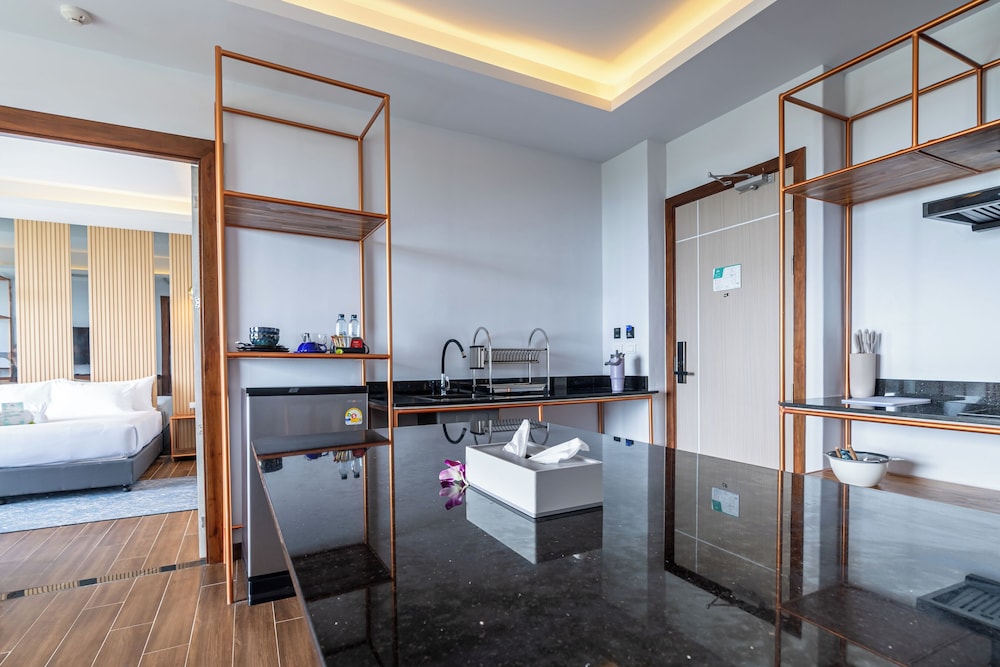 Premium Family Suite - Photo 10