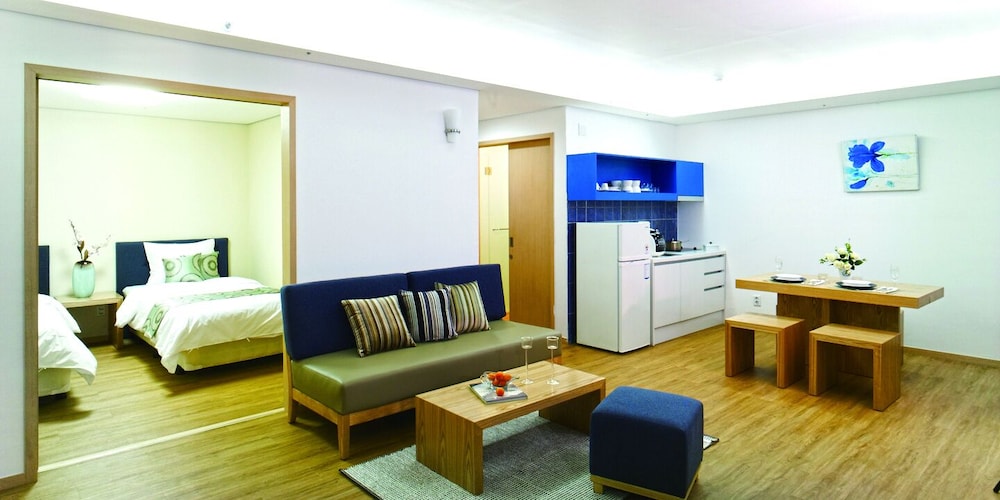 Family Room, 1 Bedroom (Room type Randomly Assigned) photo 1