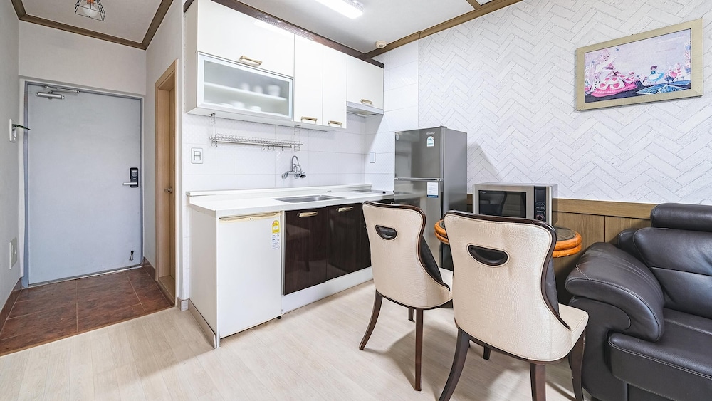Basic Room, 1 Bedroom (A202) - Photo 4