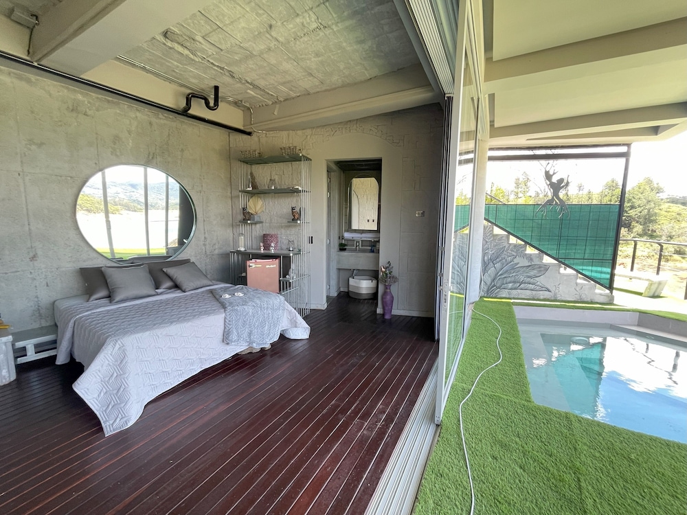 Executive Suite with Private Pool, Lake View photo 2