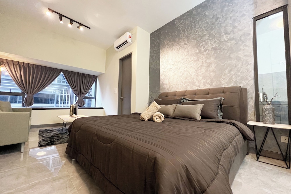 Superior Studio, 1 Queen Bed, Bathtub