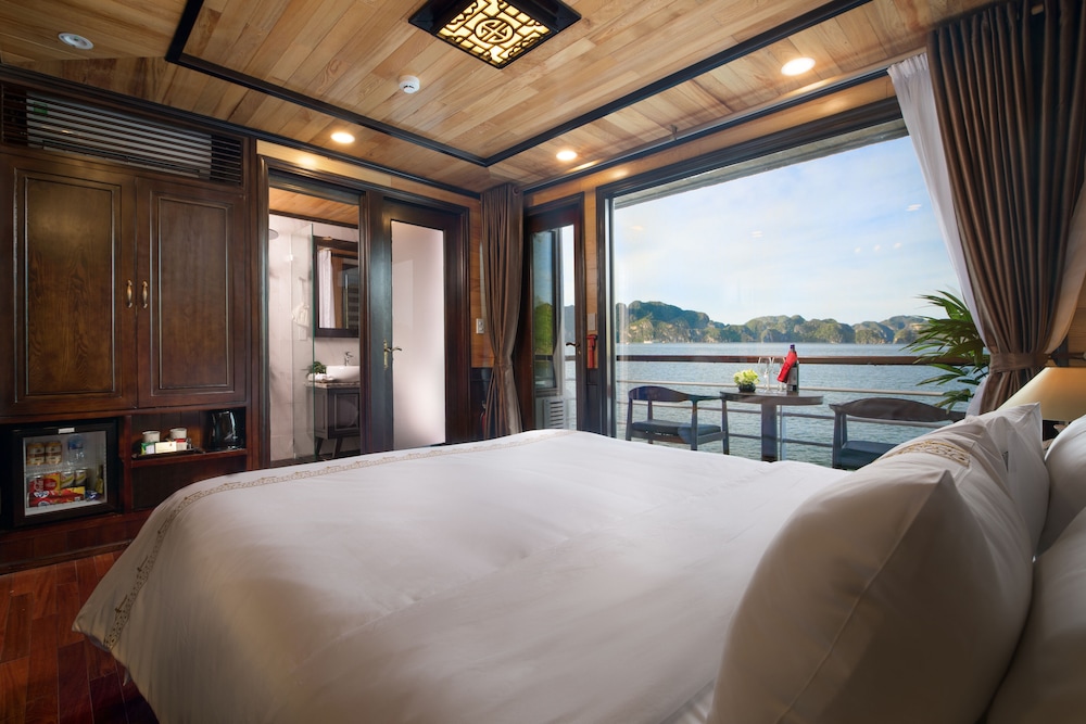 Senior Double or Twin Room, Balcony, Sea View - 2D1N photo 1