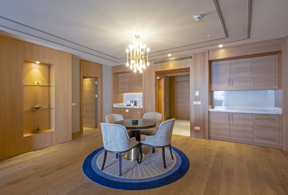 Royal Suite, Sea View - Photo 8