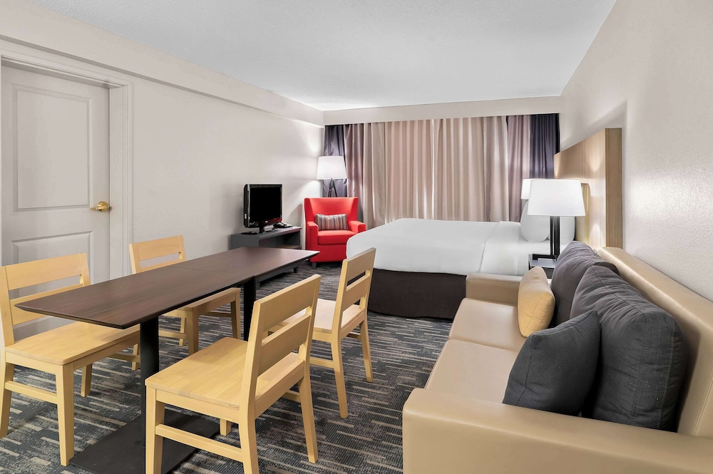 Suite, Multiple Beds, Non Smoking - Photo 2
