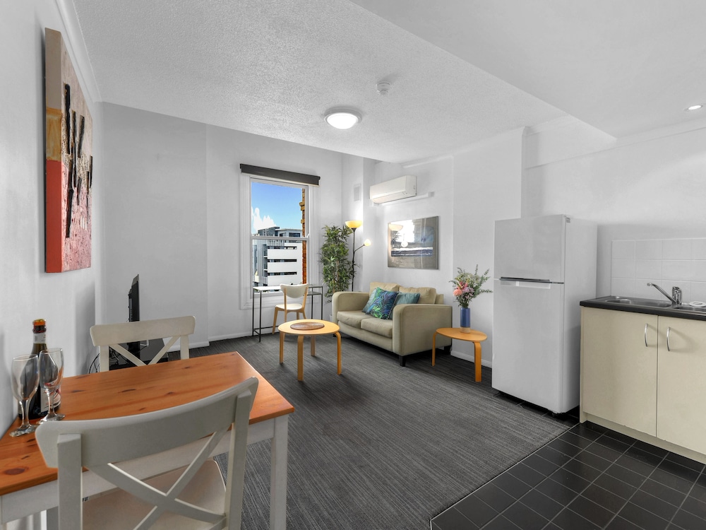 One Bedroom Apartment - Photo 9