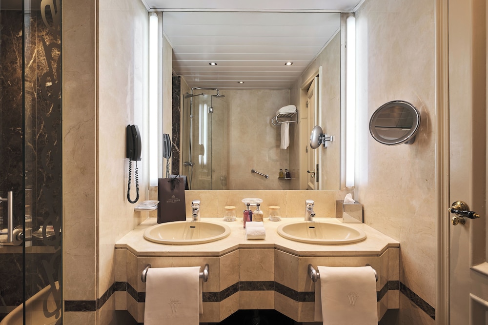Executive Room - Photo 4