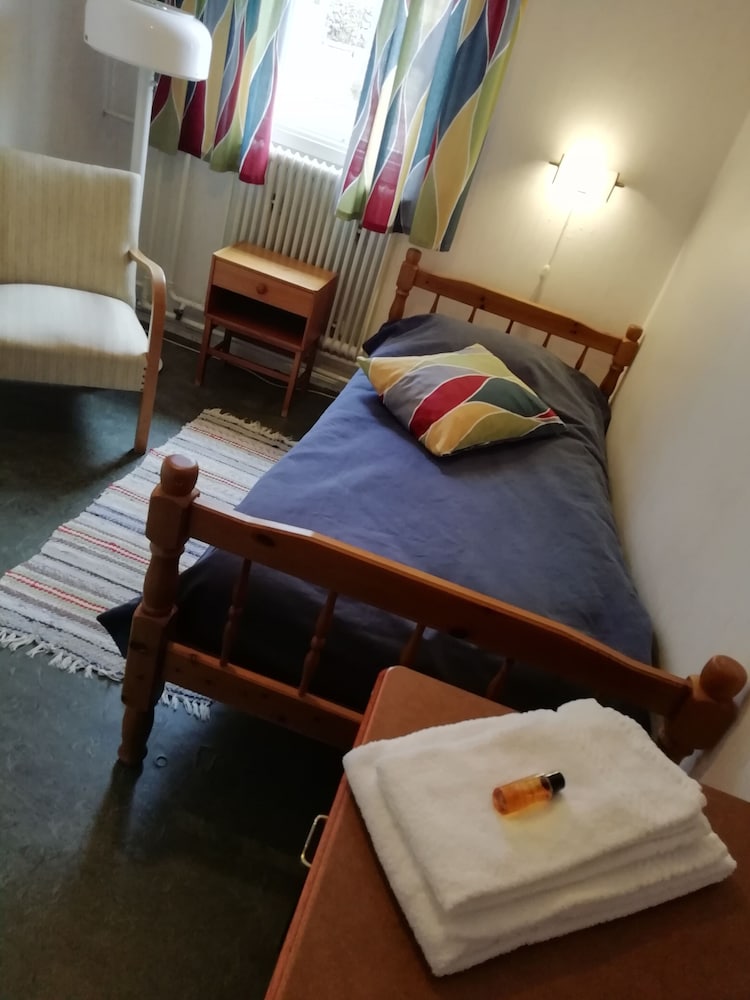 Single Room, Shared Bathroom photo 2