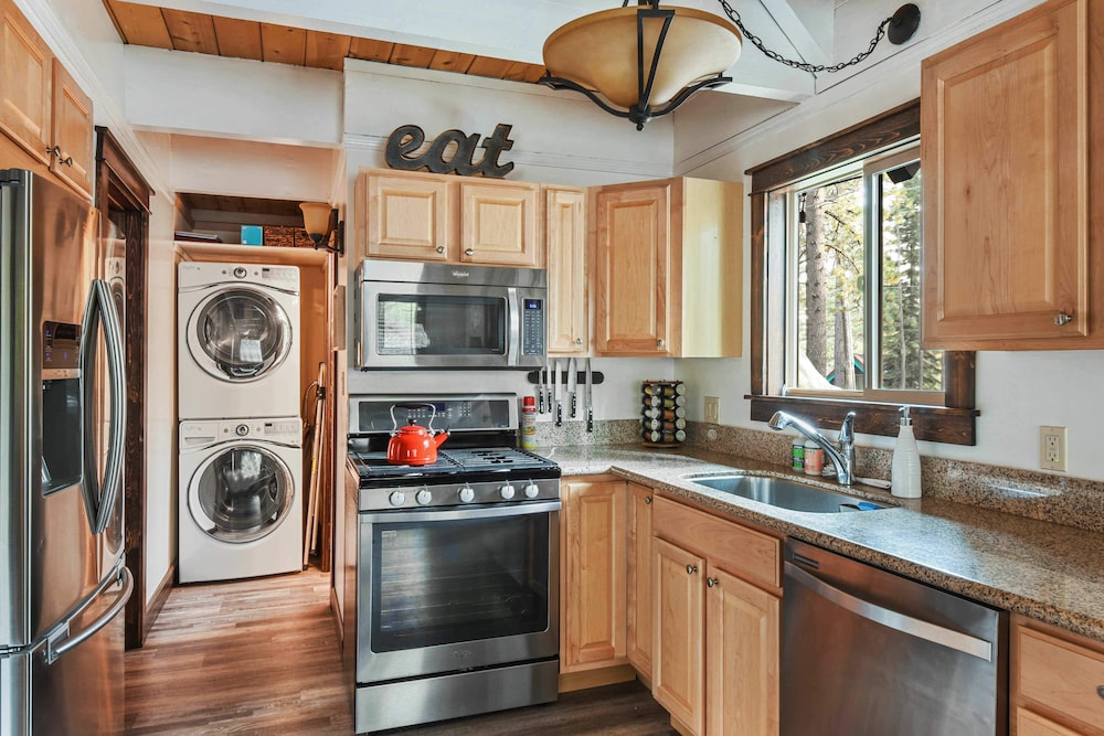 House, Multiple Beds, Patio, Mountain View (Incline Cottage) photo 3