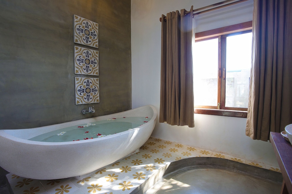 Deluxe Room with Two Double Beds - Photo 12