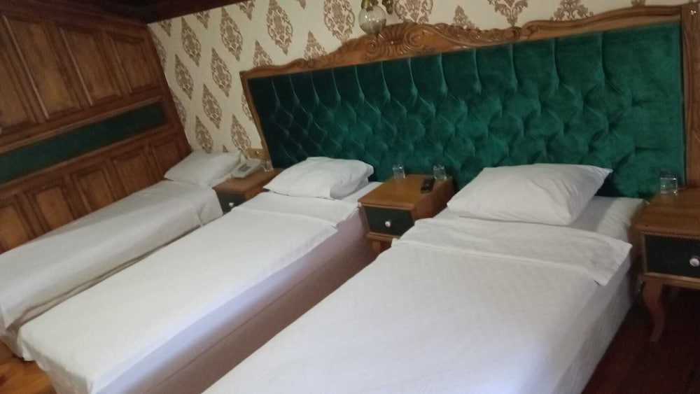 Economy Triple Room photo 1