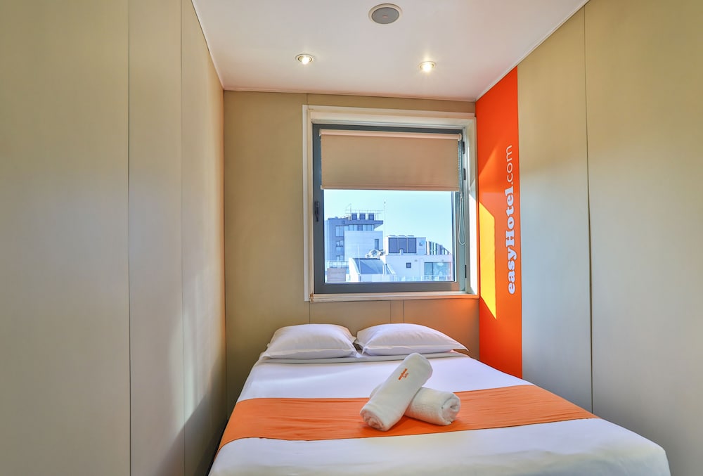 Small Room Free TV photo 2