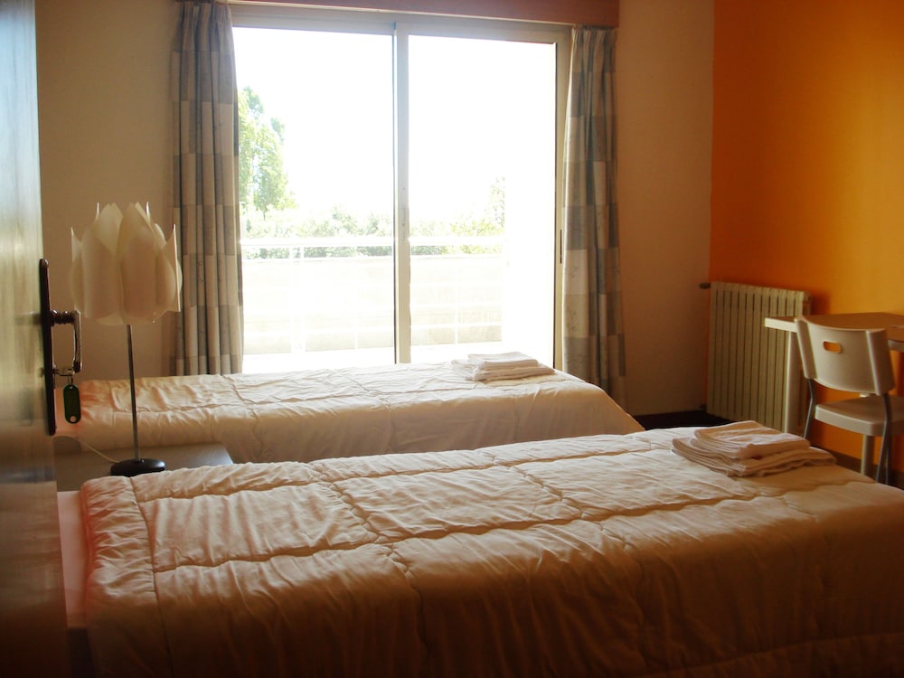 Twin Room, 2 Twin Beds, Non Smoking, Shared Bathroom