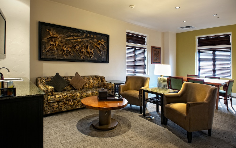 Suite (Boardroom) - Photo 2
