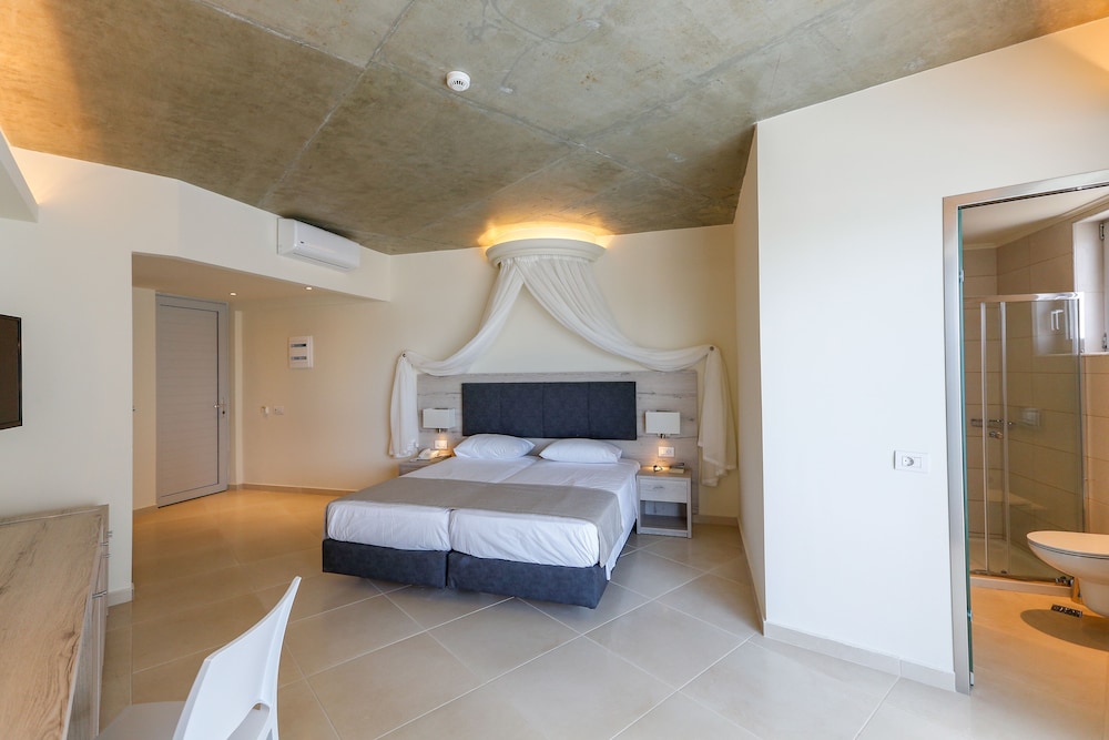 Double or Twin Room photo 2
