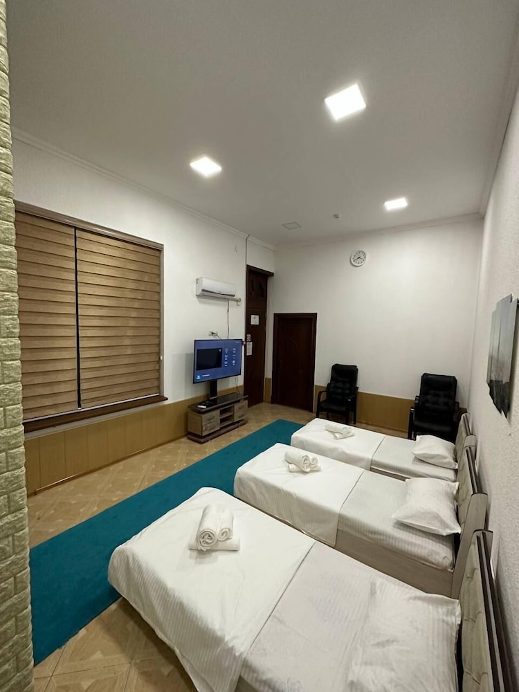 City Triple Room
