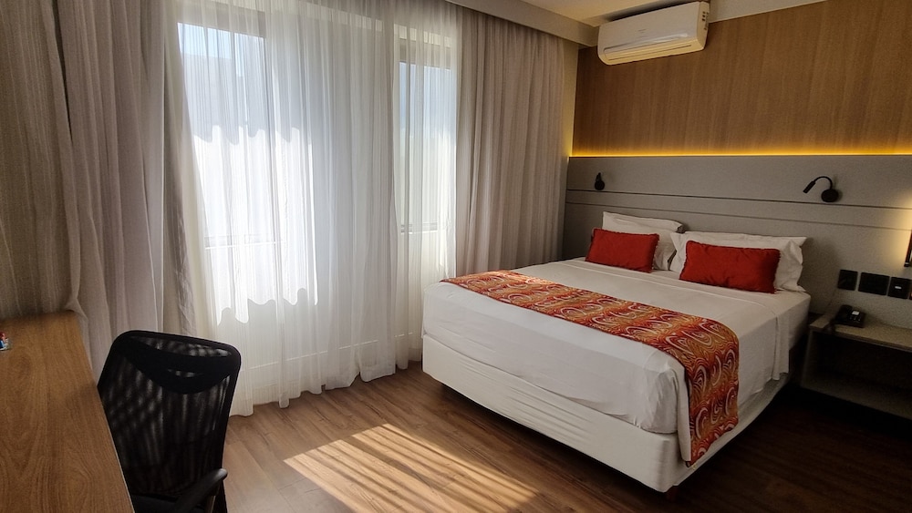 Deluxe Double Room, 1 Queen Bed, Accessible - Photo 1