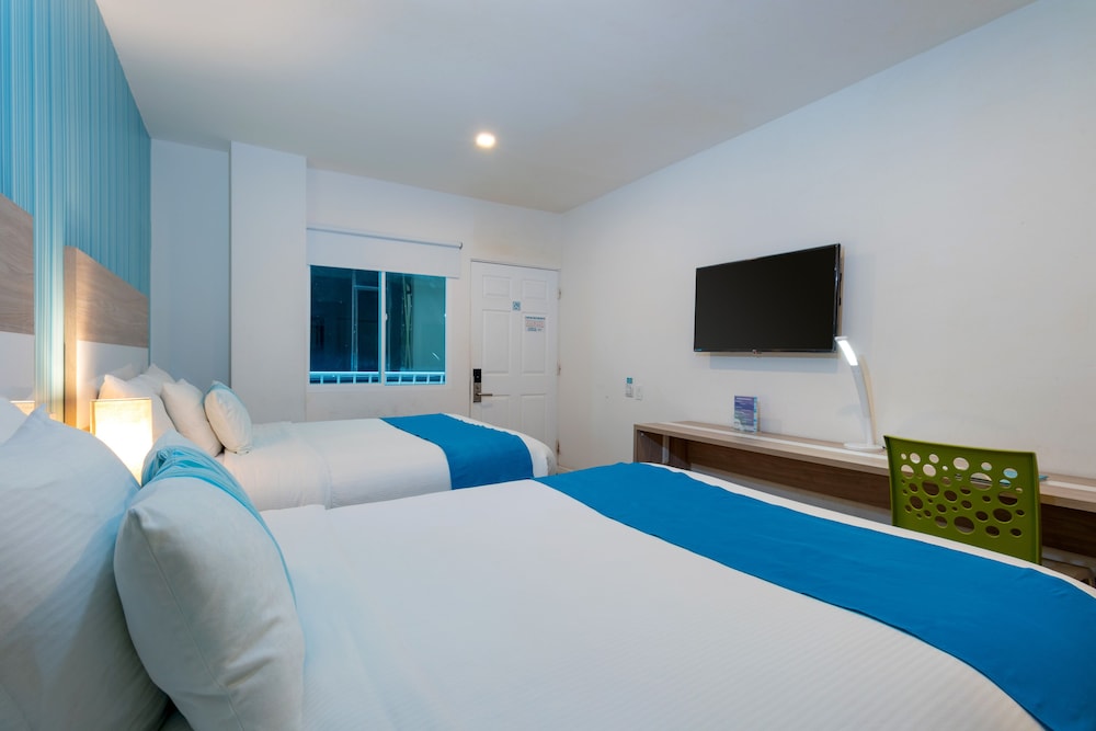 Room, 2 Queen Beds photo 2