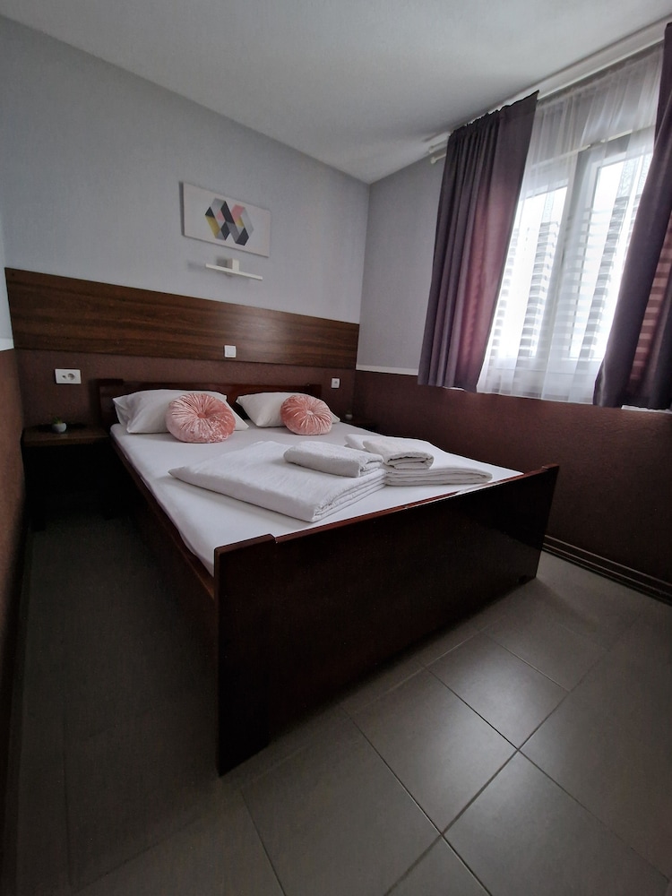 Basic Double Room, 1 Double Bed, Non Smoking photo 1