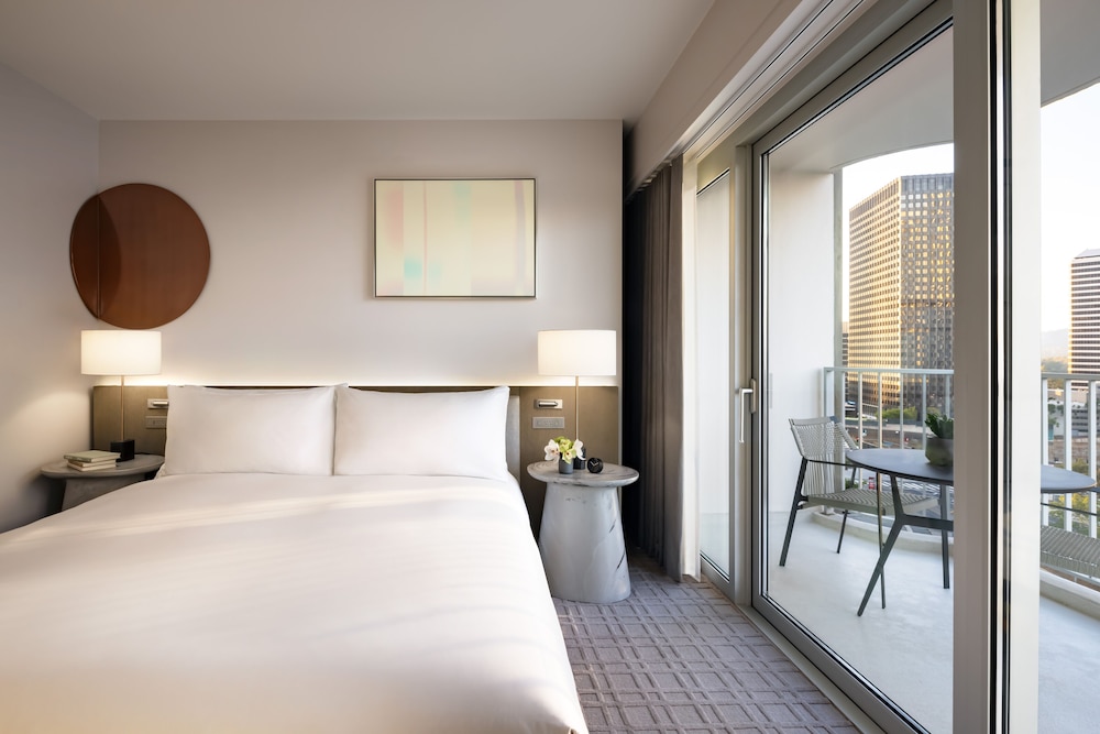 Fairmont Gold, Executive Studio, 1 King Bed with Sofa bed, City View, Executive Level thumbnail 5