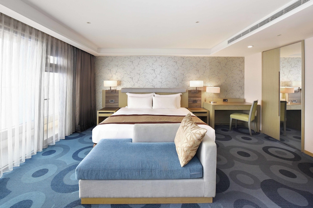 Superior Room, Harbor View, Executive Level - Photo 2