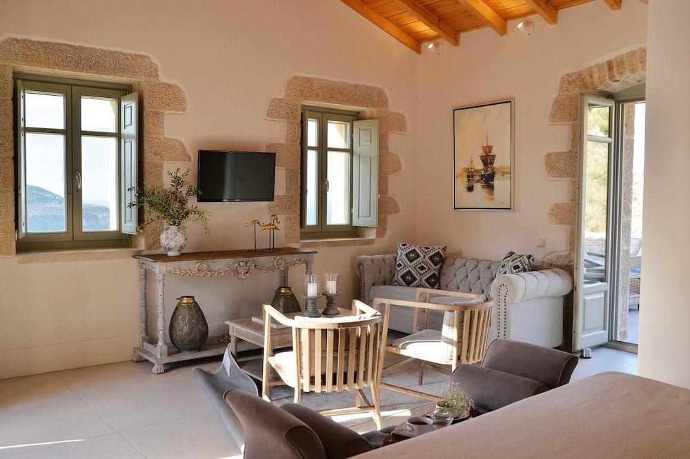 Deluxe Suite, Sea View - Photo 22