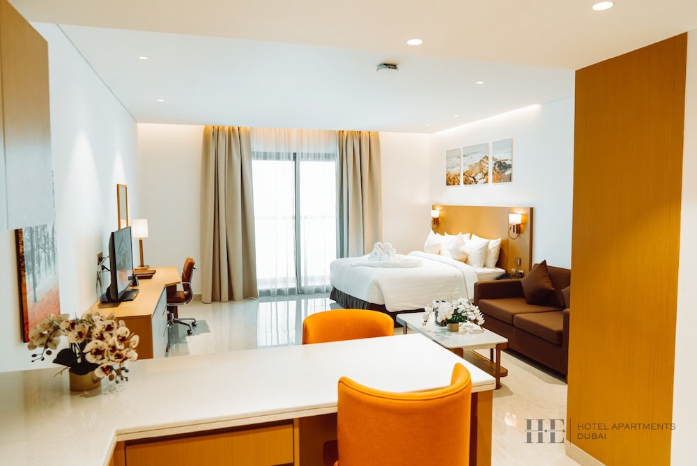 Premium Studio, 1 King Bed, Balcony photo 3