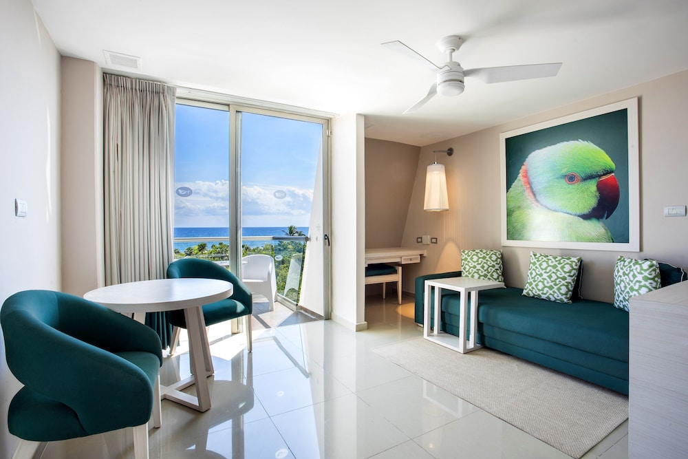Deluxe Junior Suite Ocean View - Photo 4