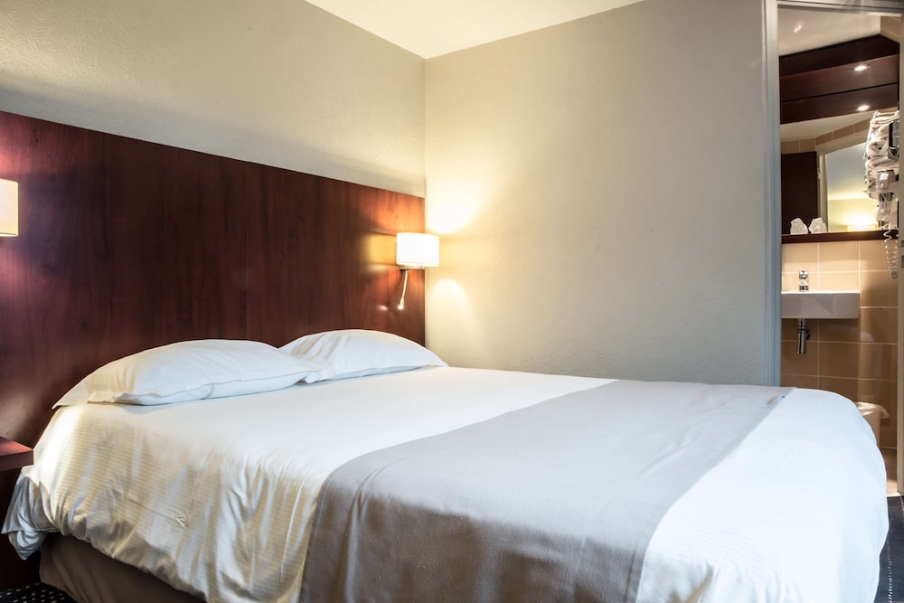 Standard Room, Multiple Beds (1 double bed + 1 bunk bed) - Photo 1